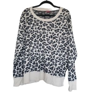 ☆NWT☆ Crew Neck Cream Leopard Print Sweater